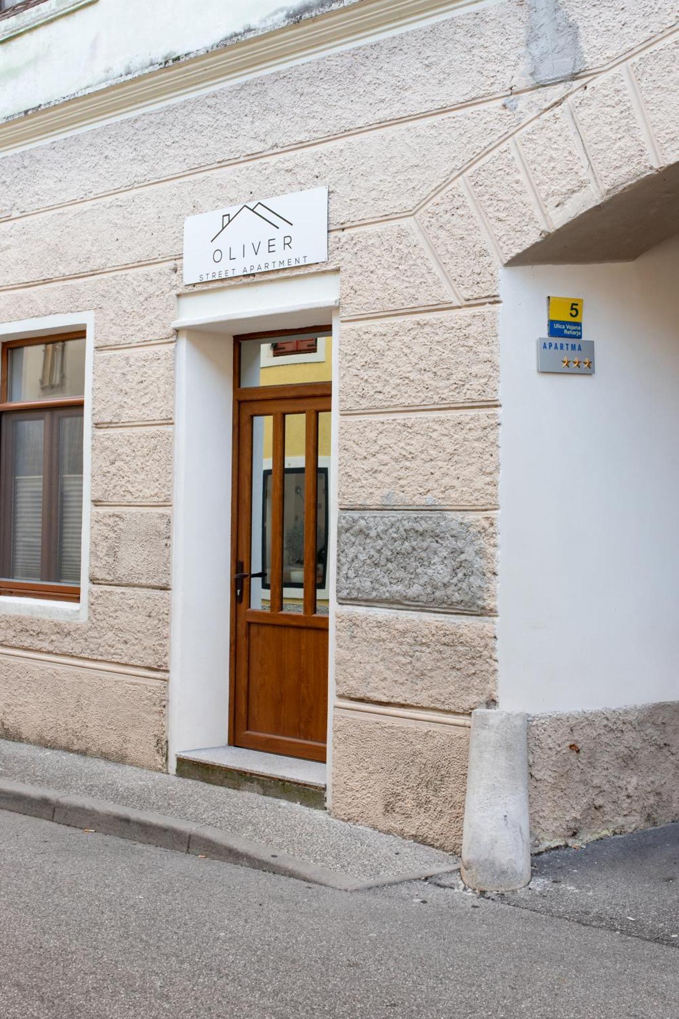 Oliver Street - 50m From Center Apartman